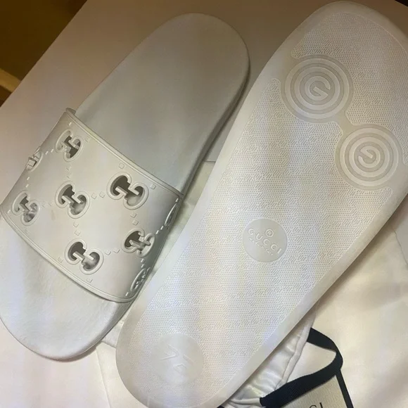 GUCCI Womens Rubber GG White Slides - Picture 10 of 11
